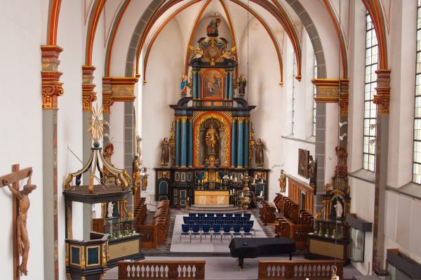Blick von der Empore Richtung Altar in der Paterskirche im Kulturforum Franziskanerkloster, © Martina Hirop, Kempen