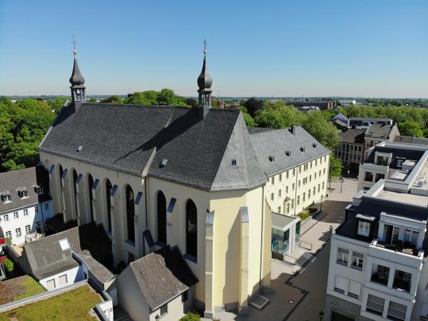 Die Paterskirche aus der Vogelperspektive