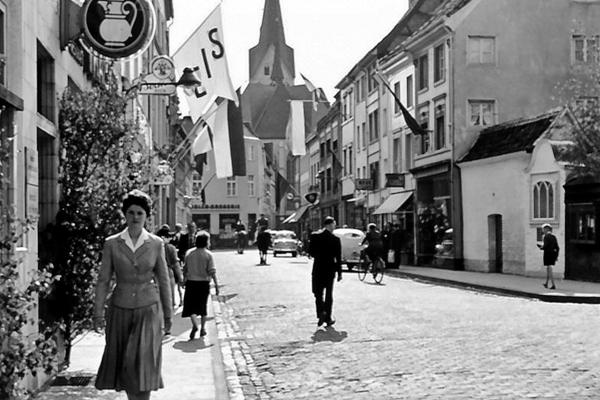 Historisches Foto des Muttergotteshäuschen in der Engerstraße