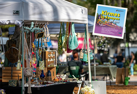 Stand beim Trödelmarkt