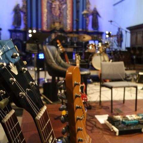 Instrumente zum Kultur-Extra Konzert mit rock4 Legends remastered in der Paterskirche,  © Bettina Klapheck, Kulturamt Kempen